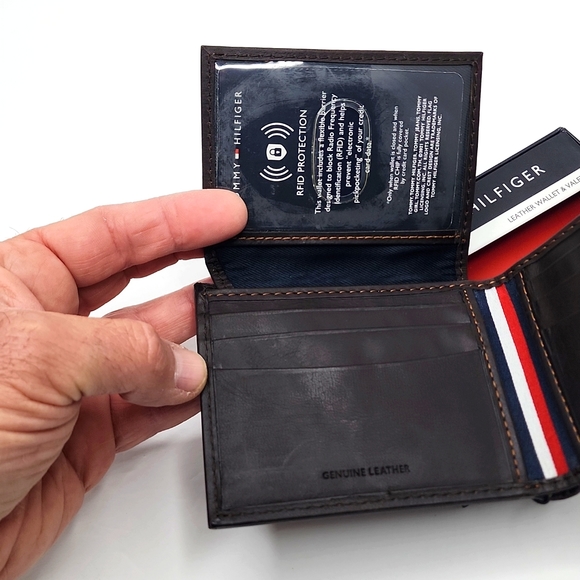 ⭐️TOMMY HILFIGER 💯 MENS WALLET DARK BROWN - Picture 4 of 11